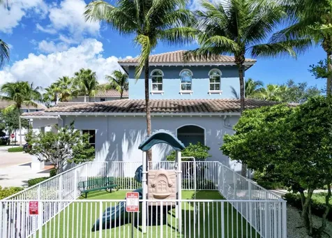 1247 Vía De Fossi Boynton Beach FL 33426