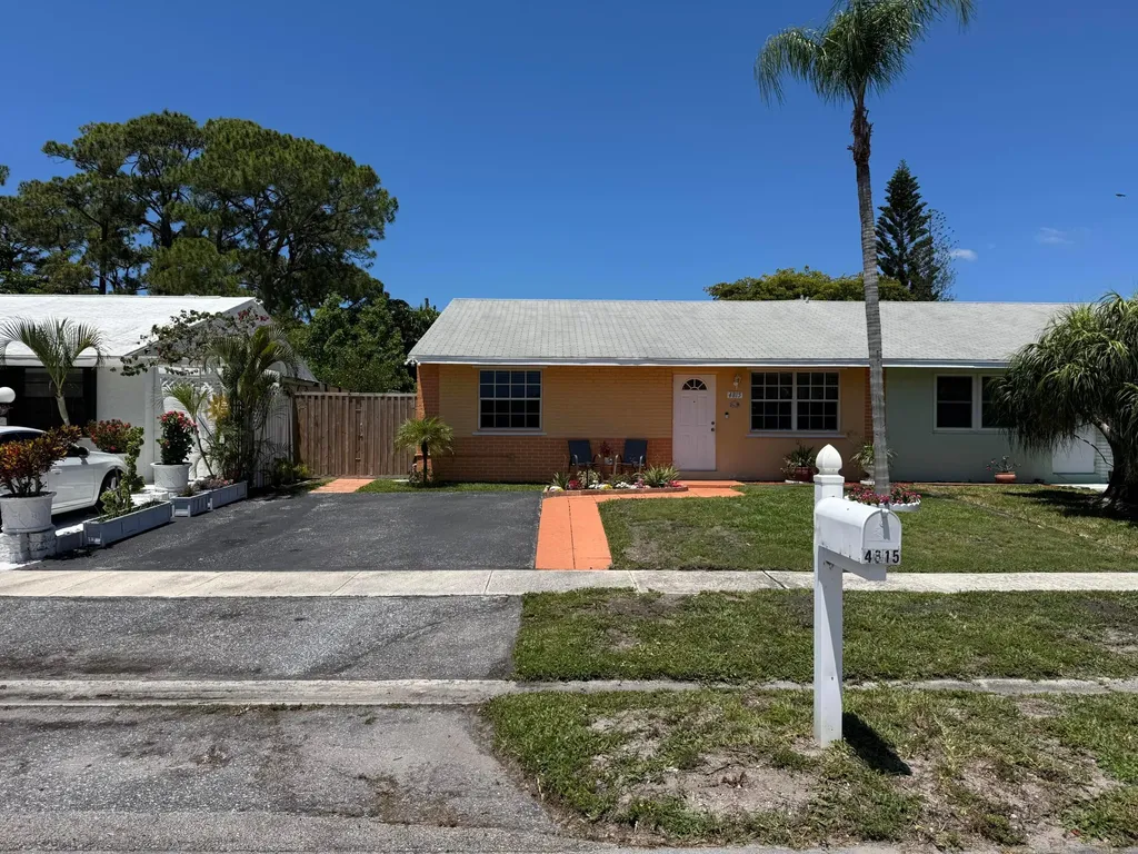 4815 Gladiator Circle Greenacres FL 33463