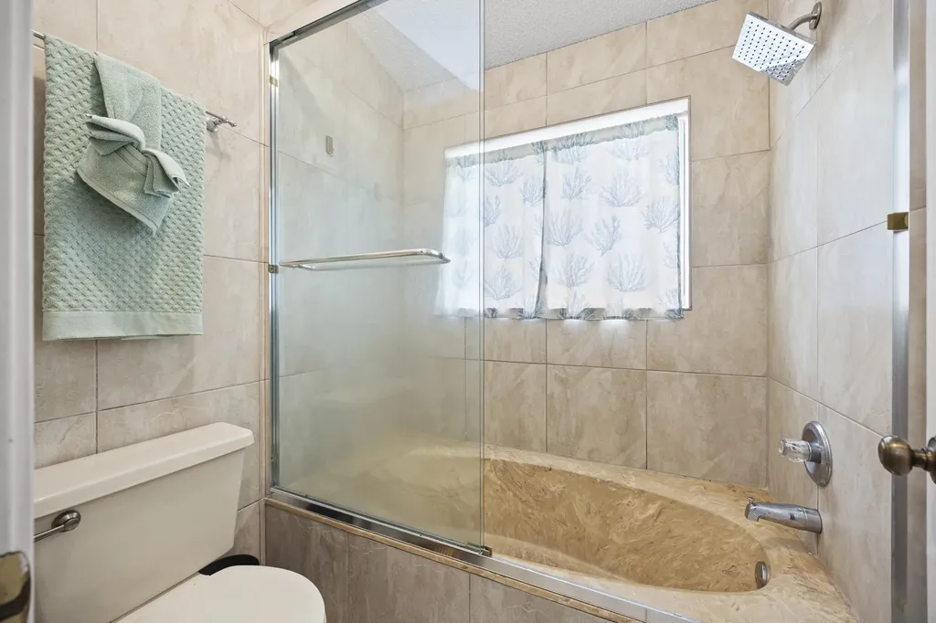 1928 Discovery Circle E Deerfield Beach FL 33442