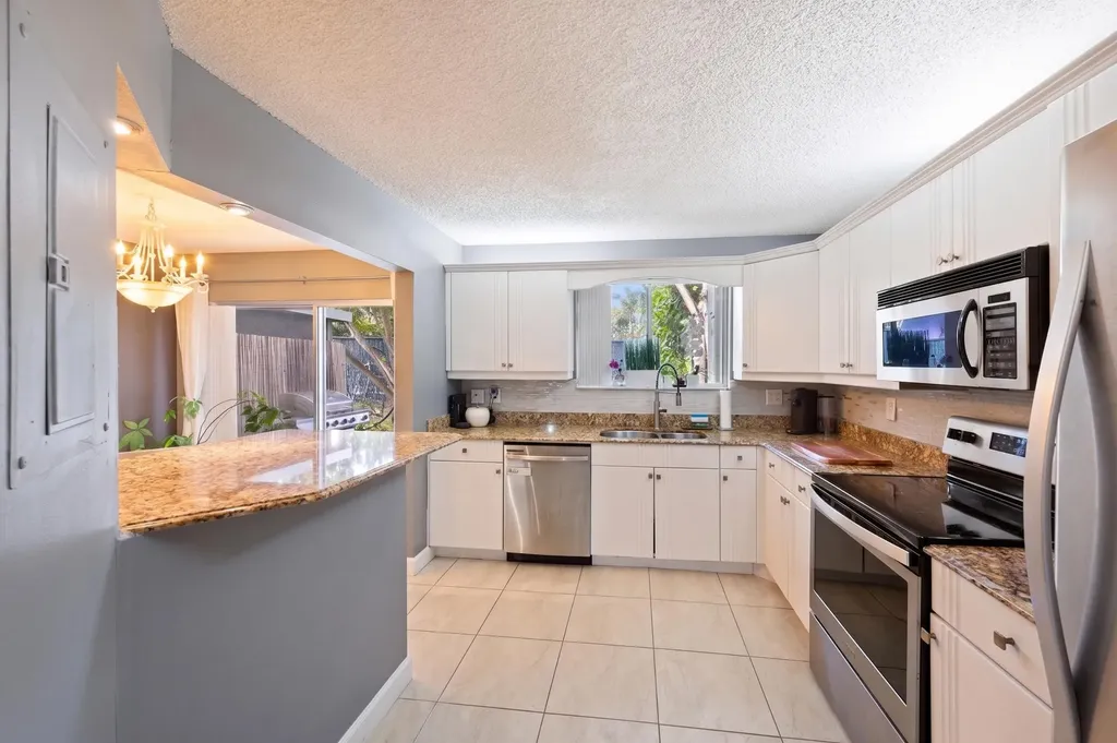 1928 Discovery Circle E Deerfield Beach FL 33442