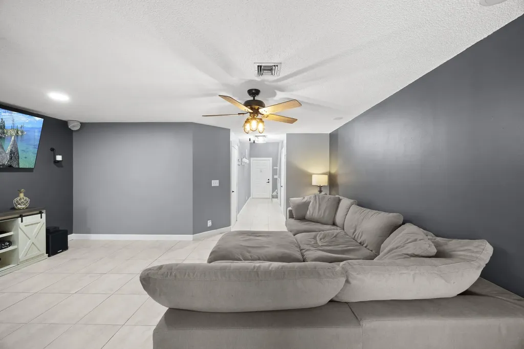 1928 Discovery Circle E Deerfield Beach FL 33442