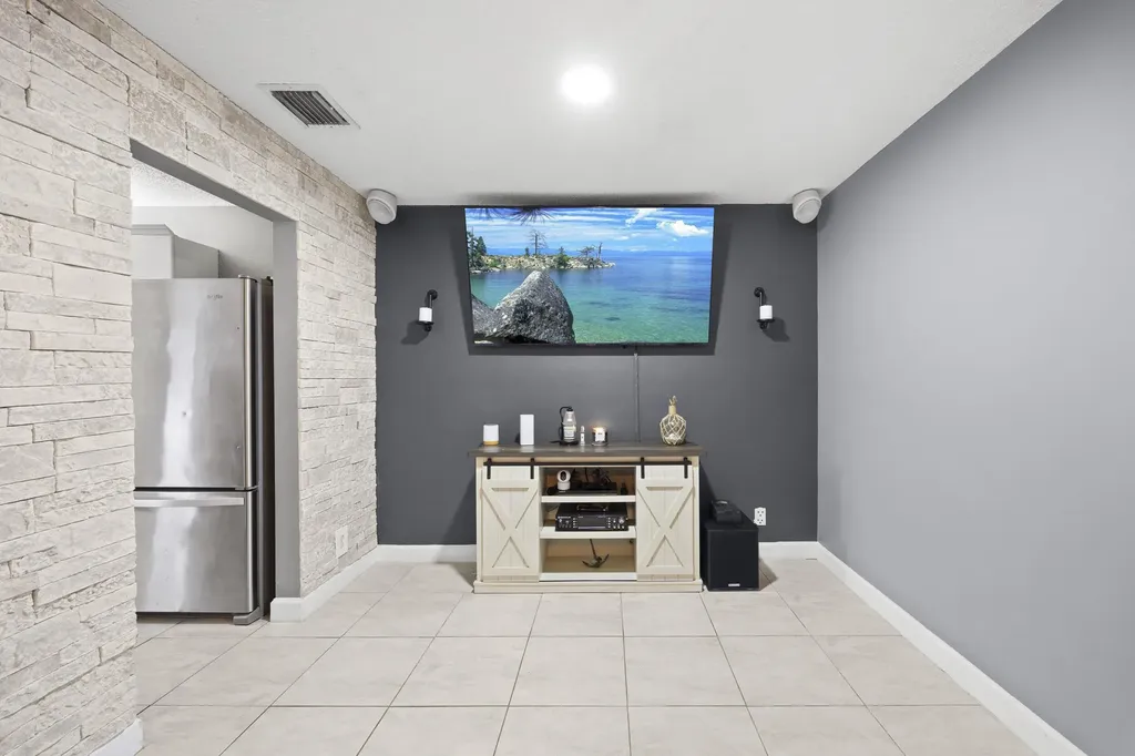 1928 Discovery Circle E Deerfield Beach FL 33442