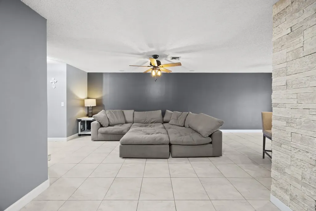 1928 Discovery Circle E Deerfield Beach FL 33442