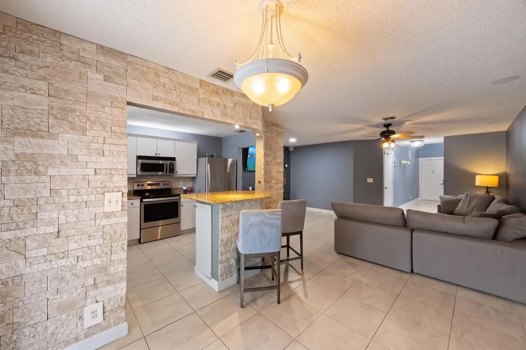 1928 Discovery Circle E Deerfield Beach FL 33442