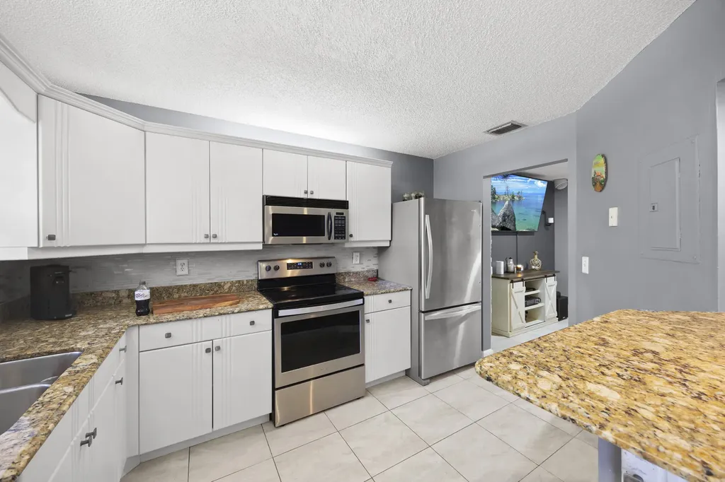 1928 Discovery Circle E Deerfield Beach FL 33442