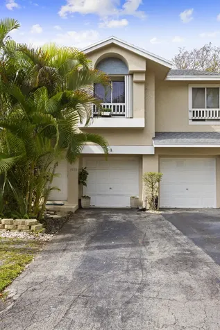 1928 Discovery Circle E Deerfield Beach FL 33442