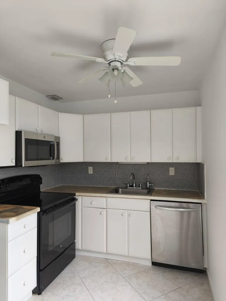 122 Normandy C Delray Beach FL 33484