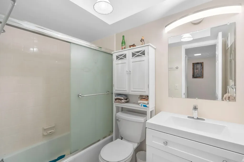100 SE 6th Avenue Pompano Beach FL 33060