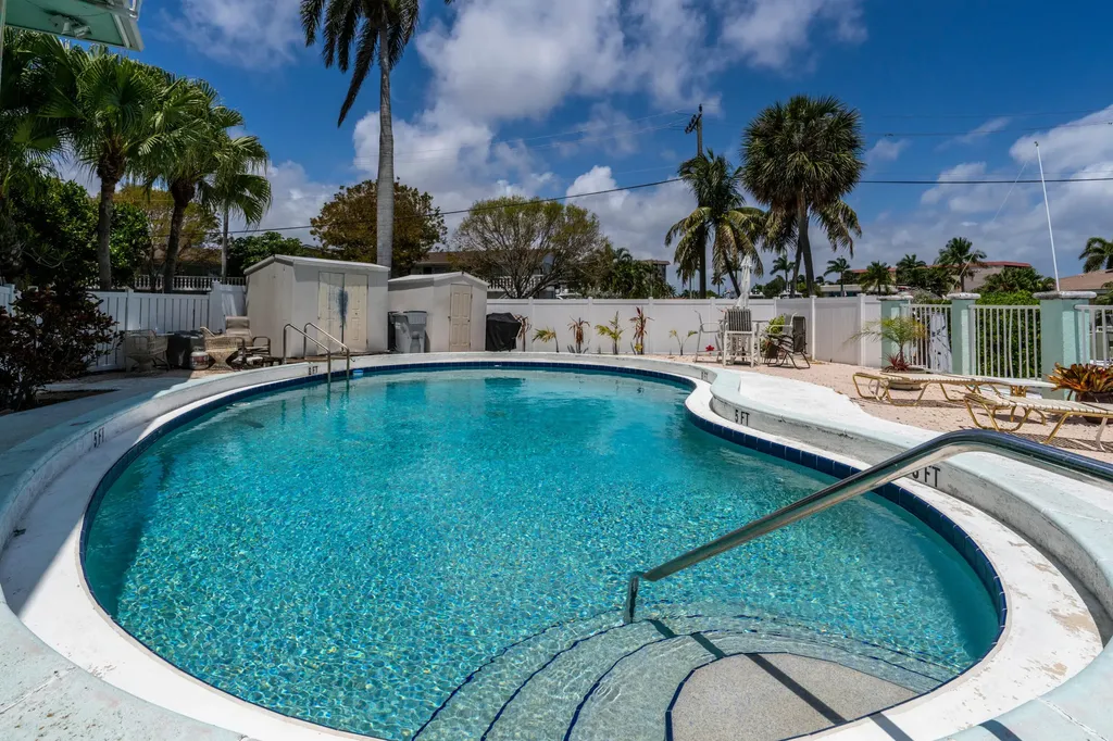 810 SE 22nd Avenue Pompano Beach FL 33062