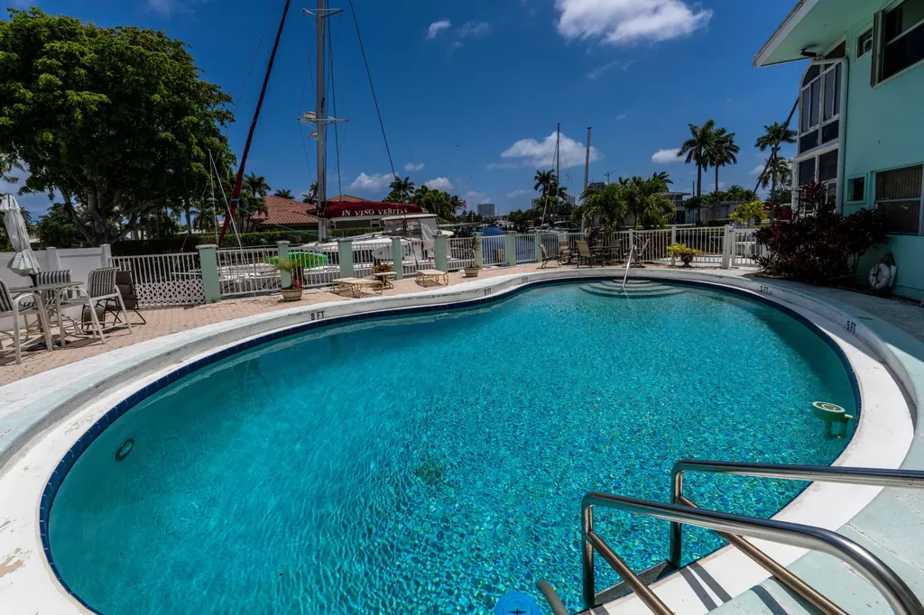 810 SE 22nd Avenue Pompano Beach FL 33062