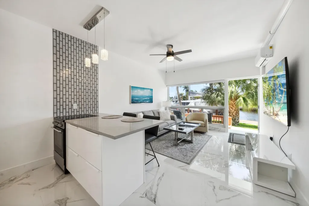 810 SE 22nd Avenue Pompano Beach FL 33062