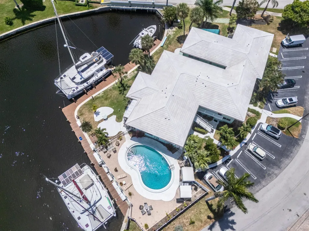 810 SE 22nd Avenue Pompano Beach FL 33062