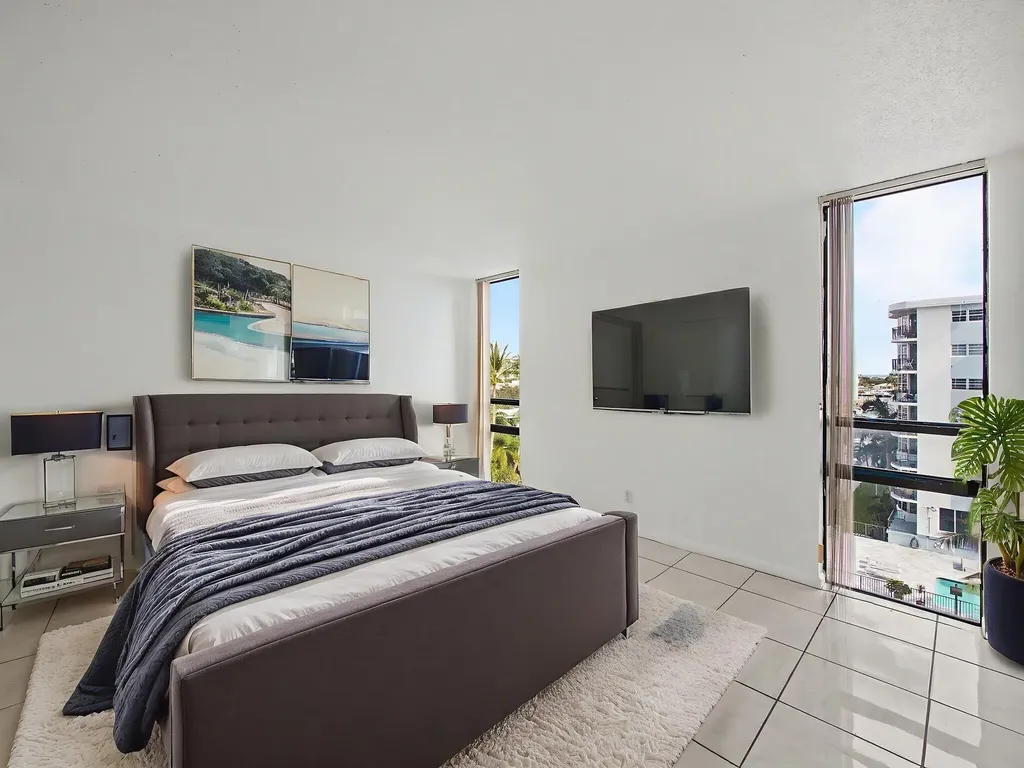 4800 Bayview Drive Fort Lauderdale FL 33308