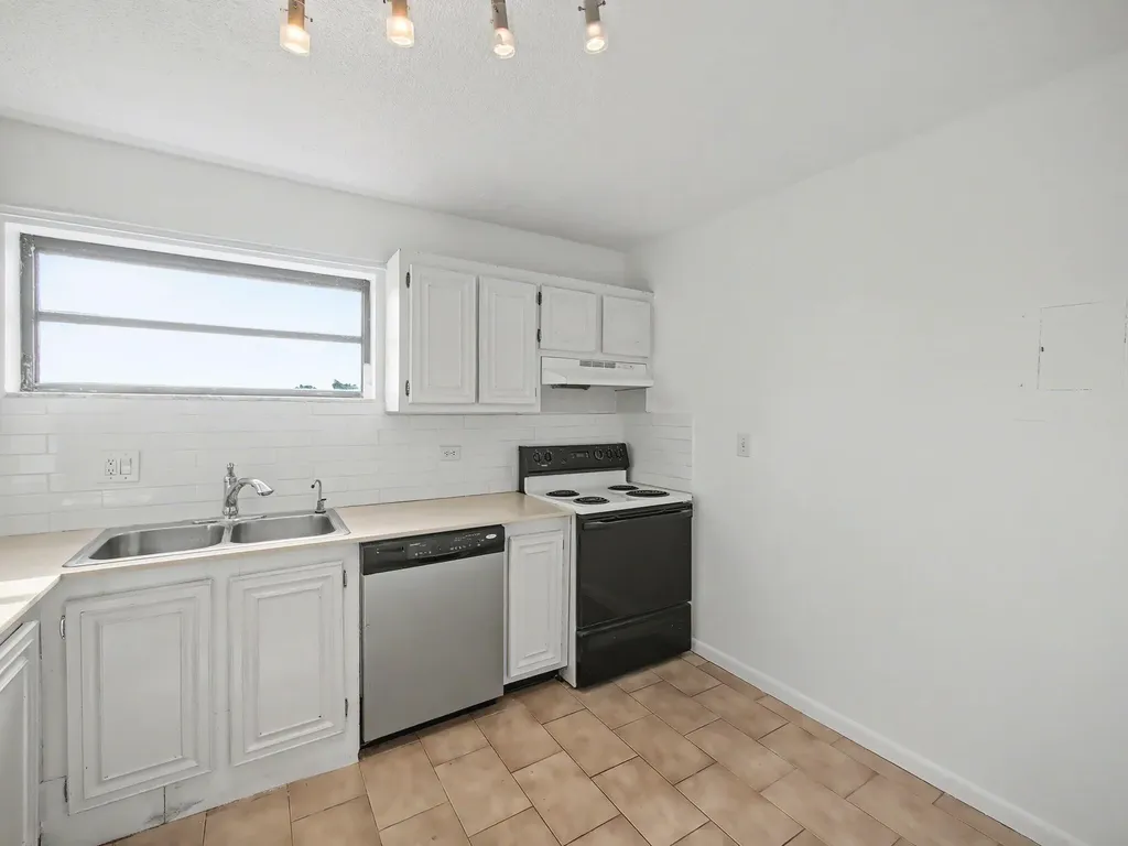 4800 Bayview Drive Fort Lauderdale FL 33308