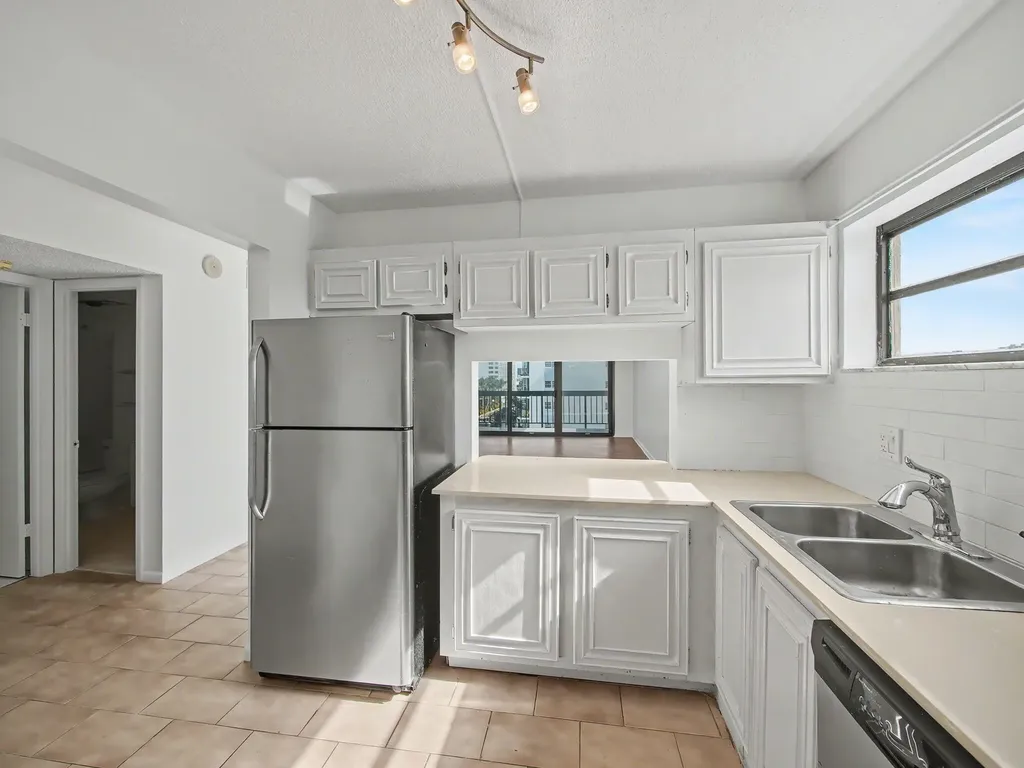 4800 Bayview Drive Fort Lauderdale FL 33308