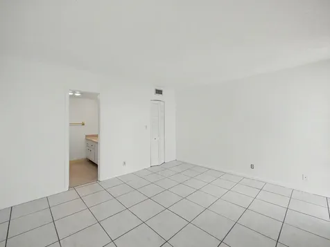 4800 Bayview Drive Fort Lauderdale FL 33308