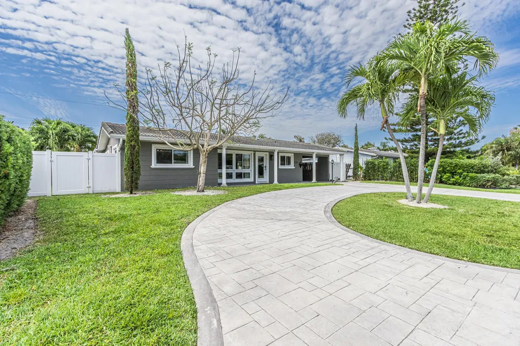 2770 NE 53rd Street Lighthouse Point FL 33064