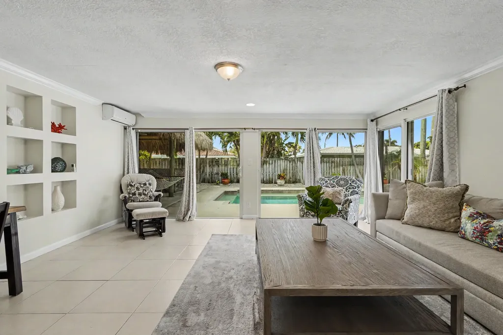 2770 NE 53rd Street Lighthouse Point FL 33064