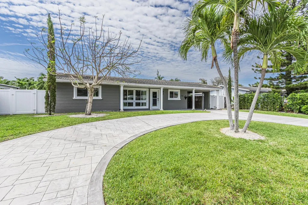 2770 NE 53rd Street Lighthouse Point FL 33064