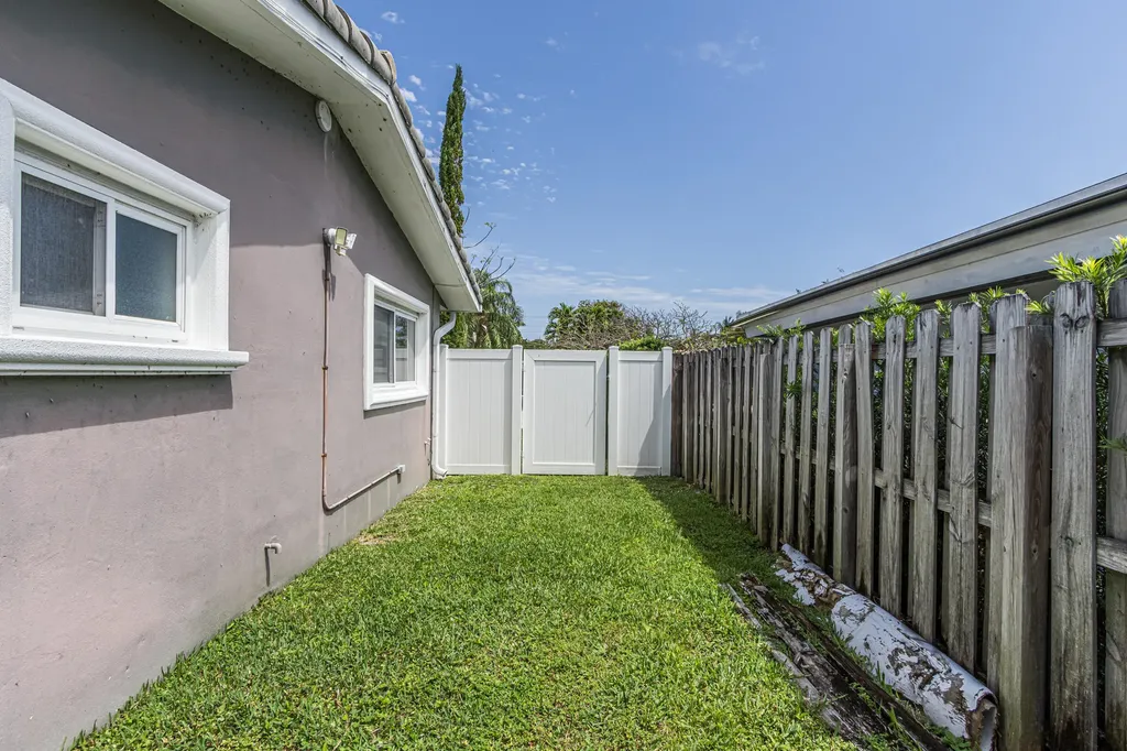 2770 NE 53rd Street Lighthouse Point FL 33064