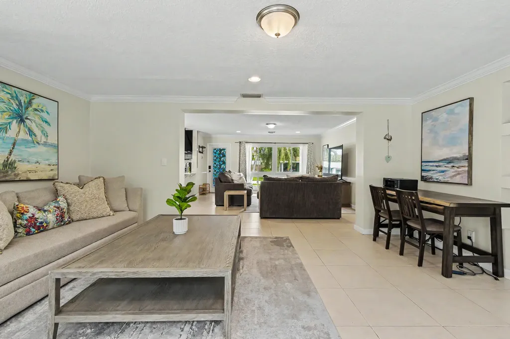 2770 NE 53rd Street Lighthouse Point FL 33064