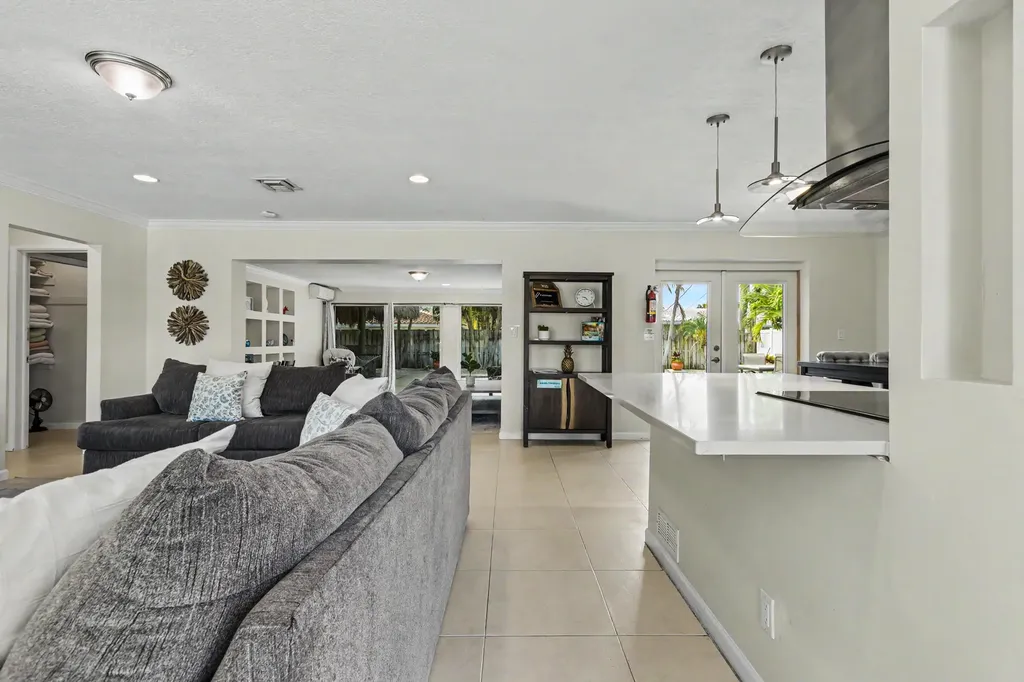 2770 NE 53rd Street Lighthouse Point FL 33064