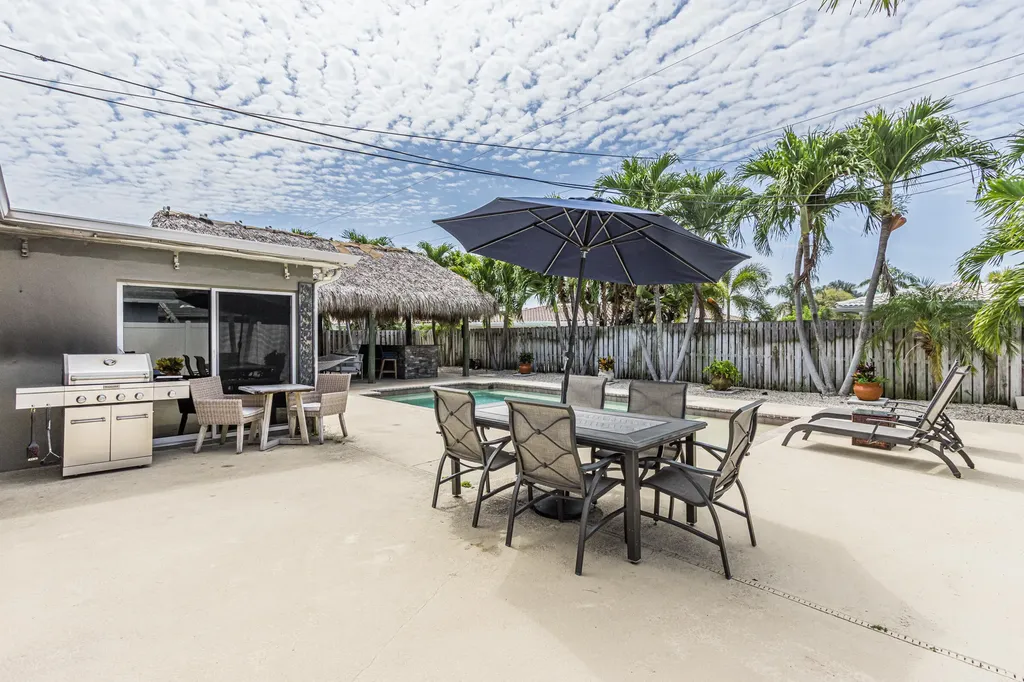 2770 NE 53rd Street Lighthouse Point FL 33064