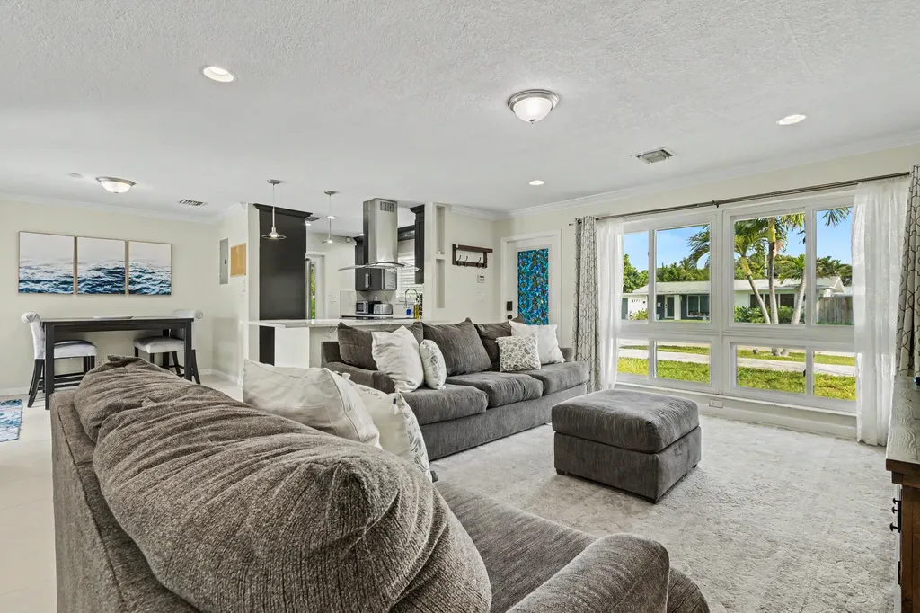 2770 NE 53rd Street Lighthouse Point FL 33064