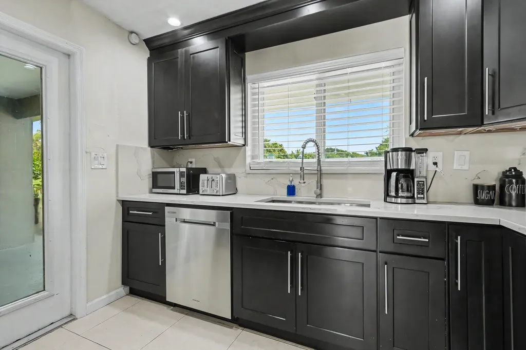 2770 NE 53rd Street Lighthouse Point FL 33064