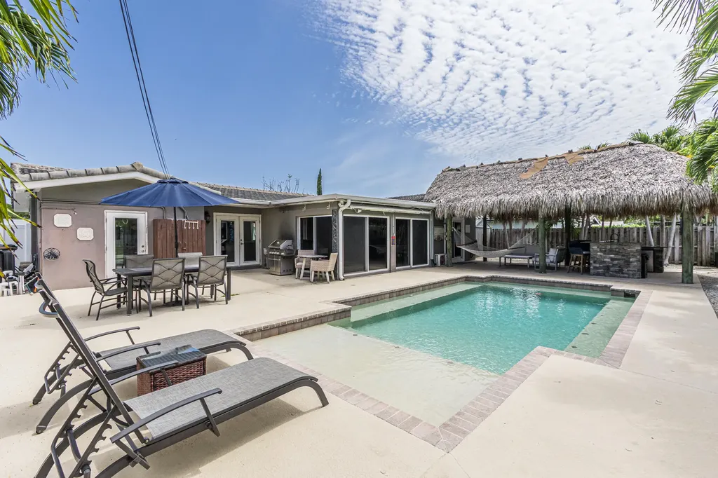 2770 NE 53rd Street Lighthouse Point FL 33064