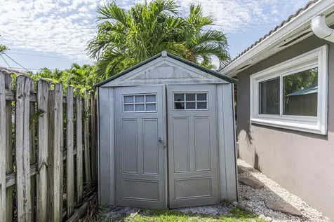 2770 NE 53rd Street Lighthouse Point FL 33064