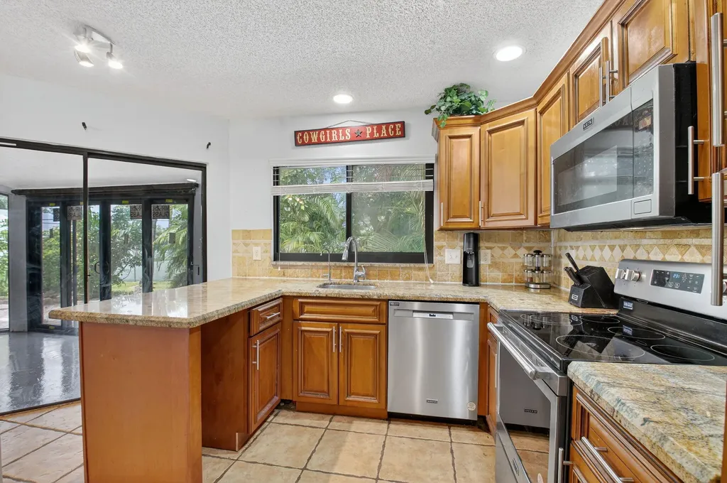 9667 Sunny Isle Circle Boca Raton FL 33428