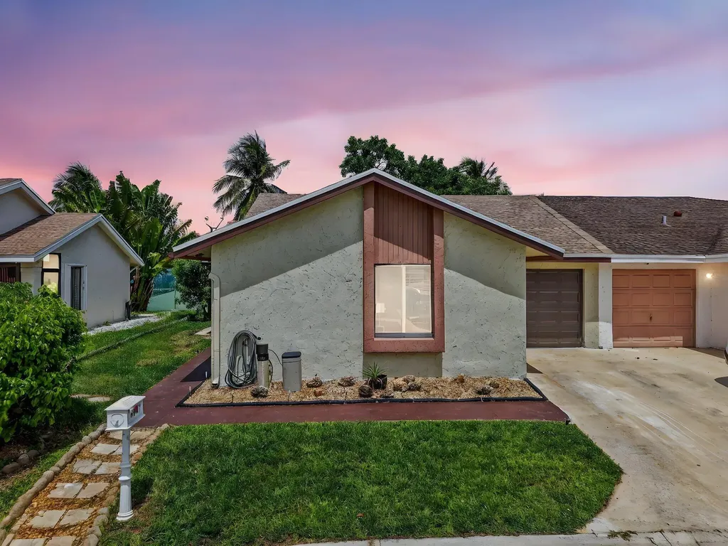 9667 Sunny Isle Circle Boca Raton FL 33428