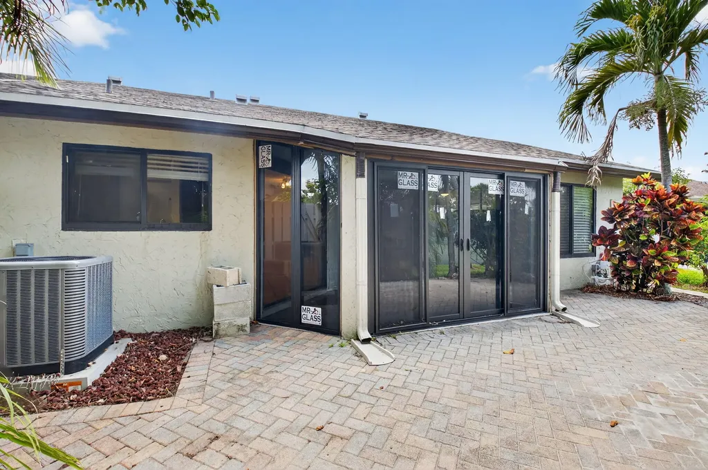 9667 Sunny Isle Circle Boca Raton FL 33428