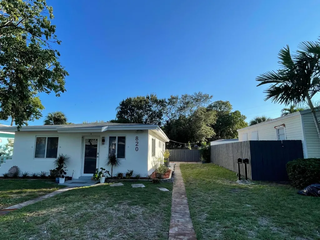 820 SE 14th Street Fort Lauderdale FL 33316
