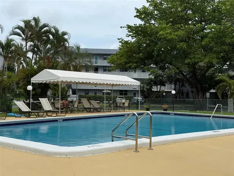112 Royal Park Drive Oakland Park FL 33309