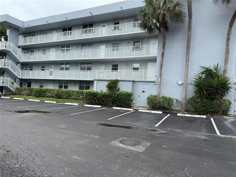 112 Royal Park Drive Oakland Park FL 33309