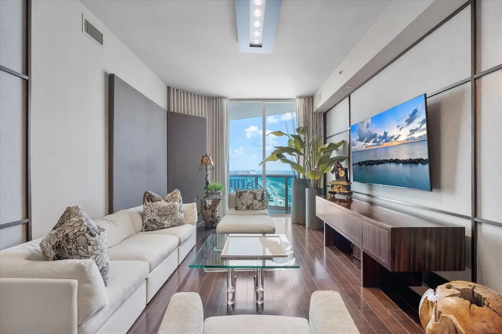 2711 S Ocean Drive Hollywood FL 33019