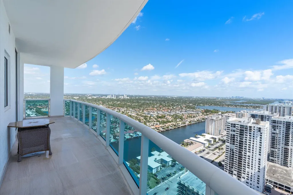 2711 S Ocean Drive Hollywood FL 33019