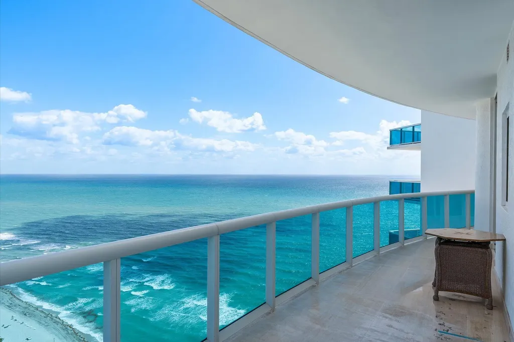 2711 S Ocean Drive Hollywood FL 33019