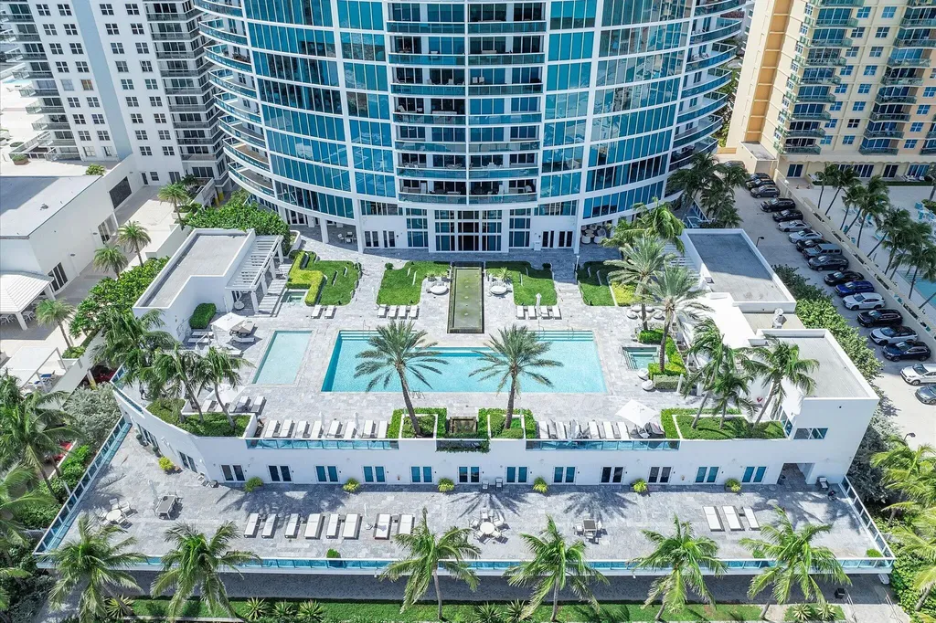 2711 S Ocean Drive Hollywood FL 33019
