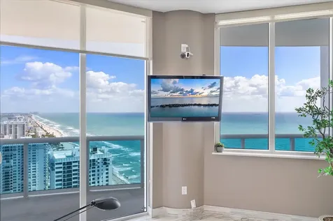 2711 S Ocean Drive Hollywood FL 33019