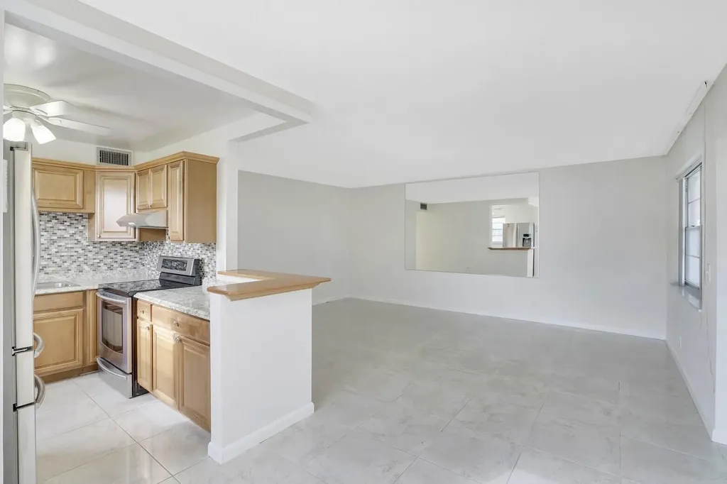 136 Somerset G West Palm Beach FL 33417