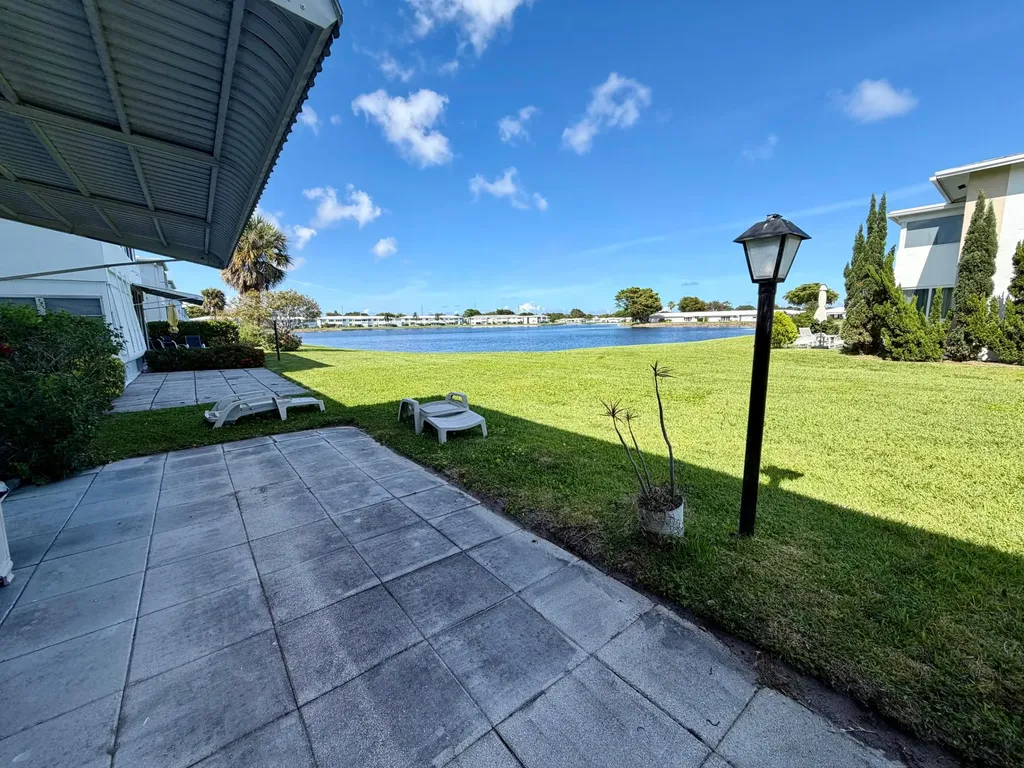 1118 Lake Terrace Boynton Beach FL 33426