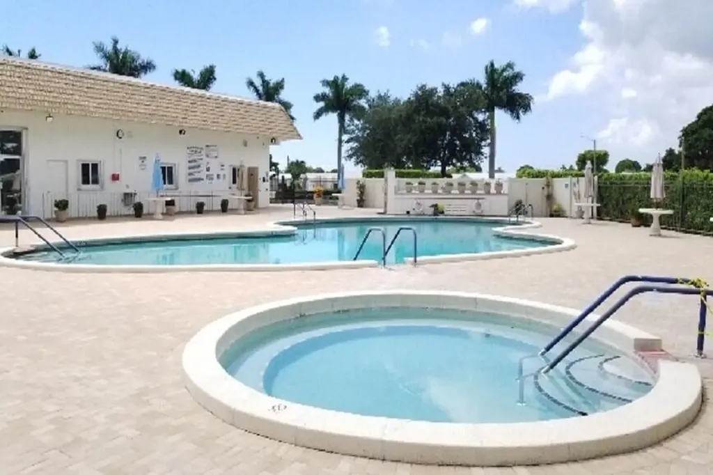 1118 Lake Terrace Boynton Beach FL 33426