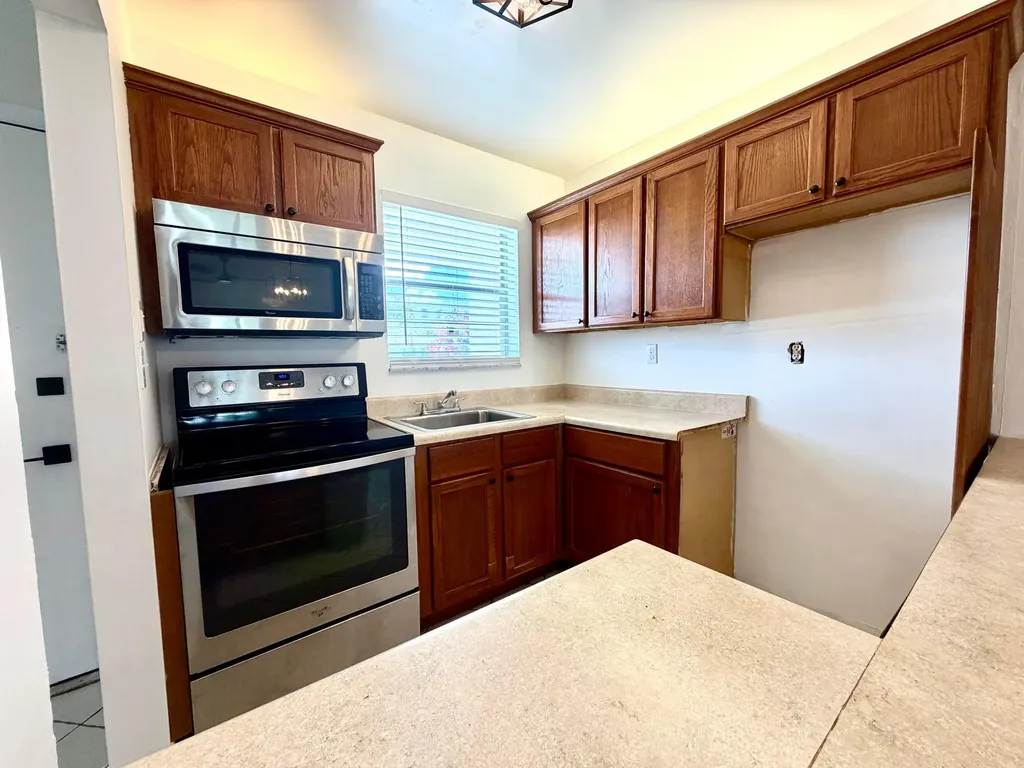 1118 Lake Terrace Boynton Beach FL 33426