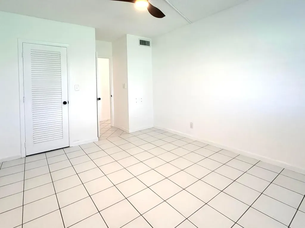 1118 Lake Terrace Boynton Beach FL 33426