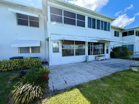 1118 Lake Terrace Boynton Beach FL 33426
