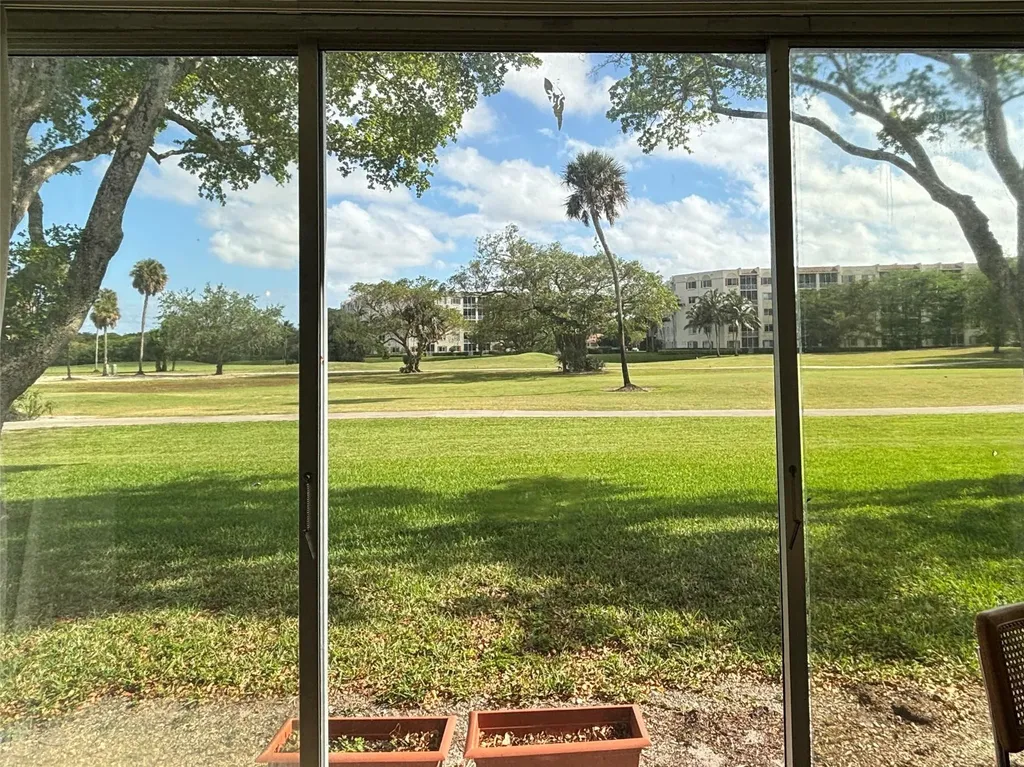 3700 Oaks Clubhouse Drive Pompano Beach FL 33069