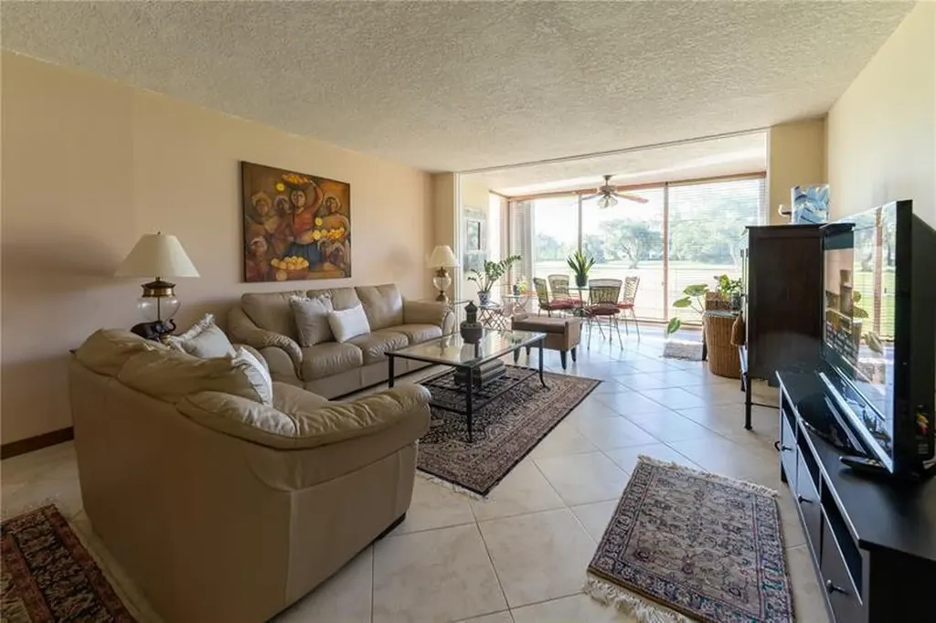 3700 Oaks Clubhouse Drive Pompano Beach FL 33069